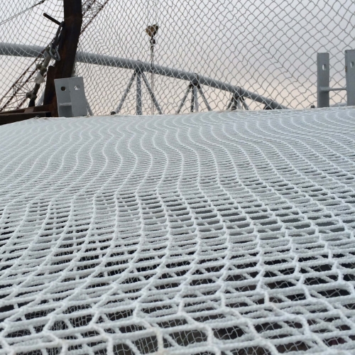 Netting materials made of polyamide and polyethylene